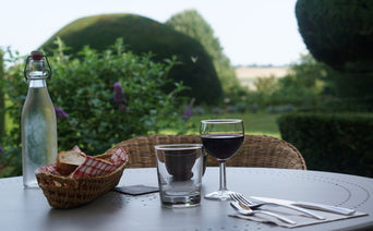 3 Expert Tips on How to Pair Mineral Water with Wine