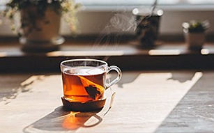 The Natural Benefits of Tea Over Coffee