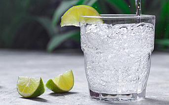 The 5 Best Sparkling Water Brands to Keep You Hydrated